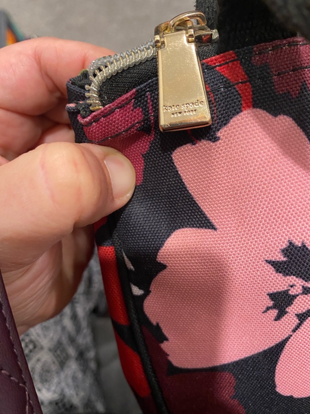 Kate Spade Black and Pink Floral insulated lunch bag - Picture 7 of 8